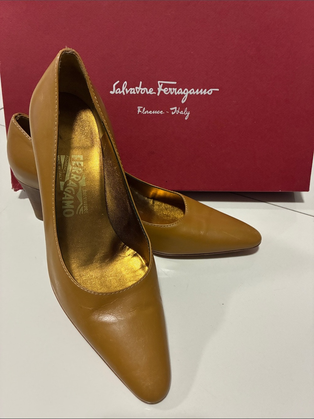 Salvatore Ferragamo Tan Leather Pumps Size 8 B - Block Heel Studded Horseshoe